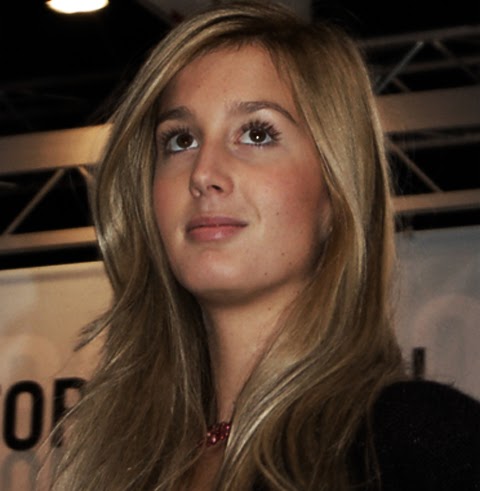 Monique Holland Photo 24