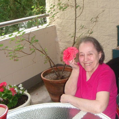 Marilyn Holcomb Photo 15
