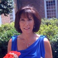Renee Collins Photo 3