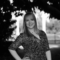 Erika Davies Photo 10