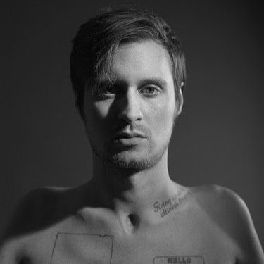 Robert Coombs Photo 21