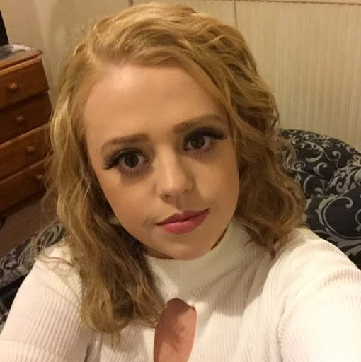 Cassie Humphreys Photo 2