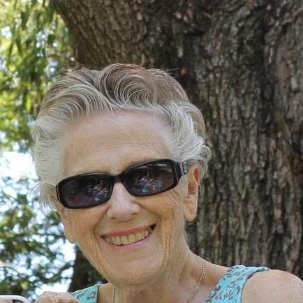 Elaine Thomas Photo 30