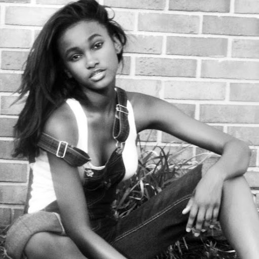 Taylor Rodgers Photo 40