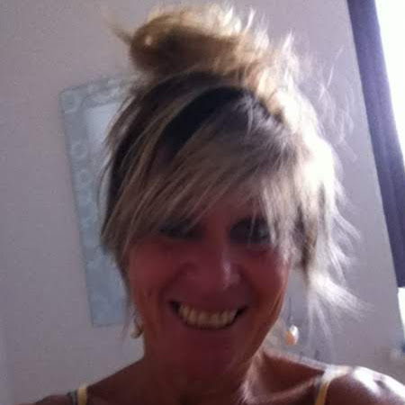 Clare Hooper Photo 19