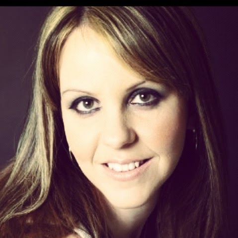 Samantha Singleton Photo 25