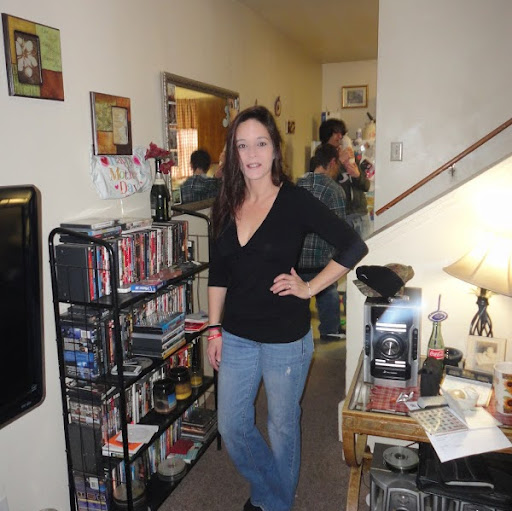 Lori Maguire Photo 29