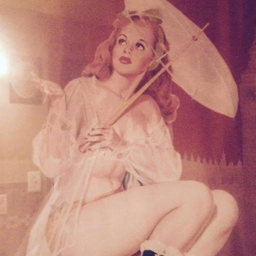 Anna Ruth Photo 38
