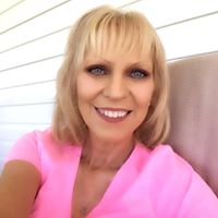Renee Swift Photo 14