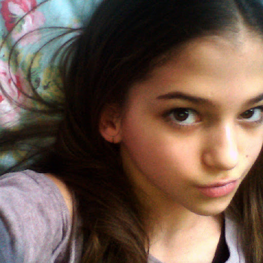 Emily Small Photo 8