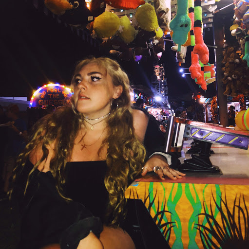 Olivia Hyde Photo 3