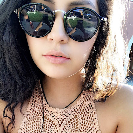 Catherine Martinez Photo 32