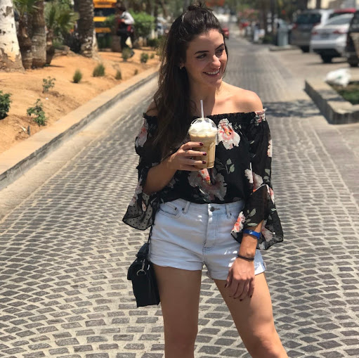 Debora Fernandez Photo 15