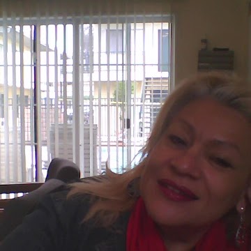 Elizabeth Vega Photo 33