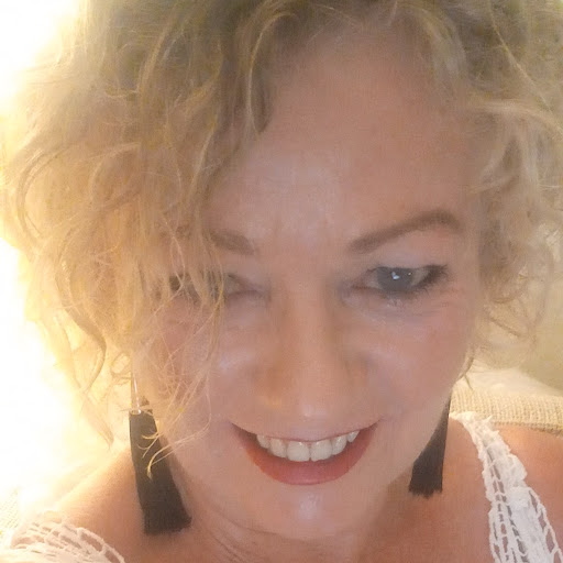 Louise Barnes Photo 24