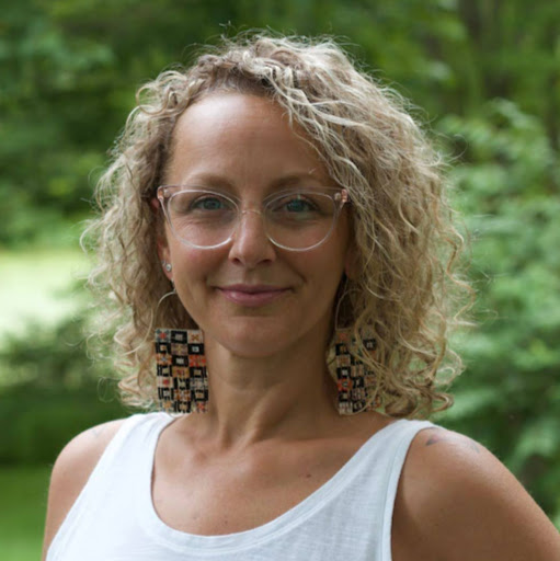 April Snyder Photo 31