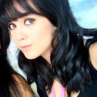 Victoria Arnold Photo 34