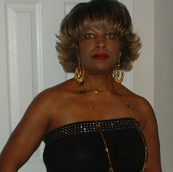 Michelle Randall Photo 42