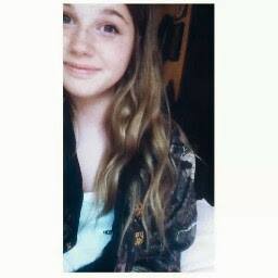 Emily Johnson Photo 37