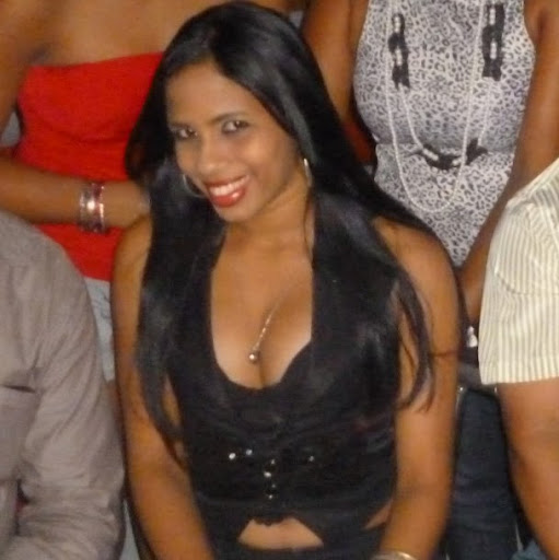 Angie Arias Photo 8