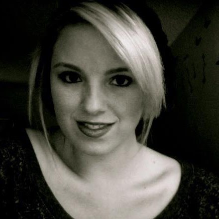 Laura Hunter Photo 30