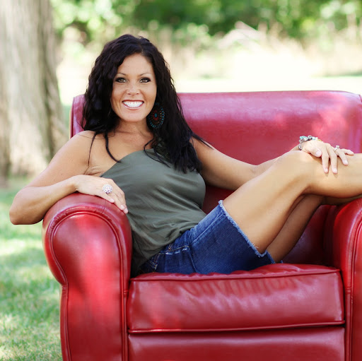 Stephanie Knowles Photo 36