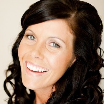 Julie Noble Photo 36