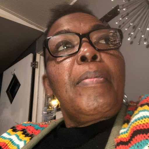 Sandra Hardy Photo 32