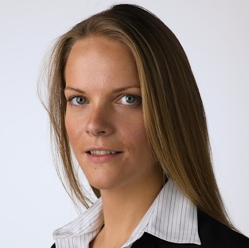 Jennifer Breetz Photo 3