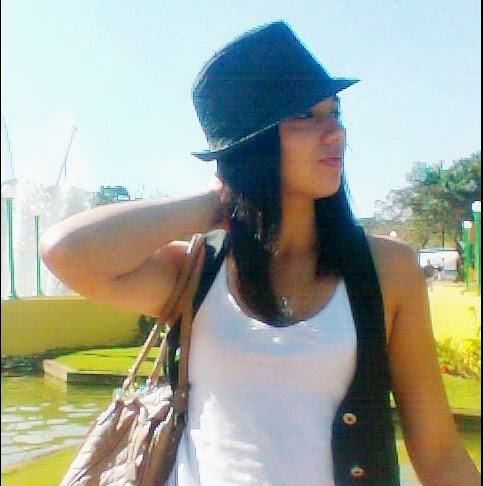 Rebecca Santana Photo 4