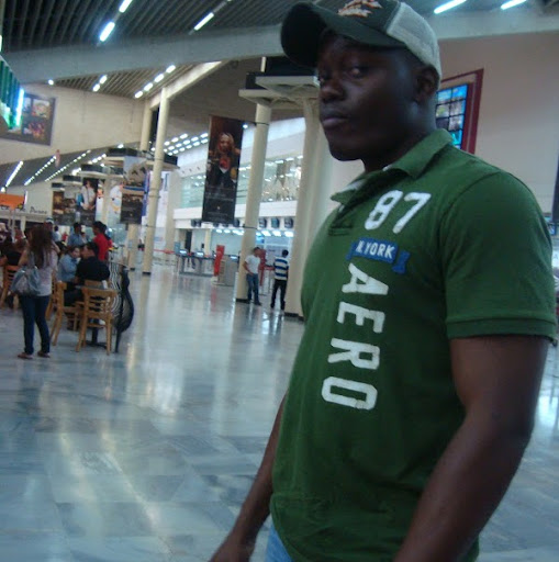 Melvin Fernandez Photo 33