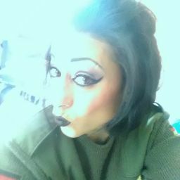 Alicia Bennett Photo 15