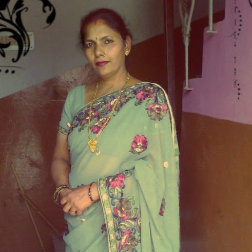 Saroj Gupta Photo 19
