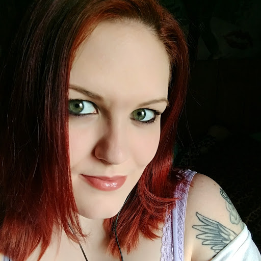 Amber Holmes Photo 34