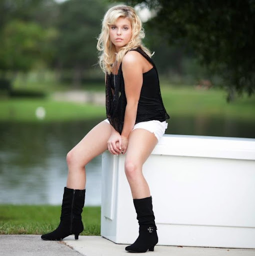 Katelyn Hall Photo 17