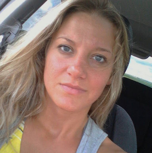 Sarah Hensley Photo 34