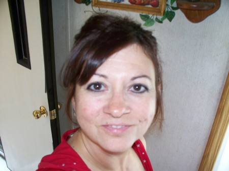 Elizabeth Ralph Photo 19