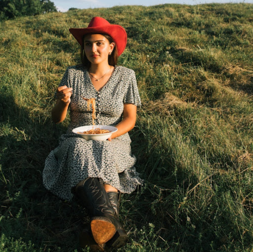 Nicole Bates Photo 20