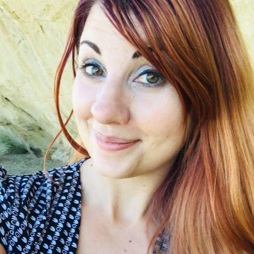 Nicole Elliott Photo 38