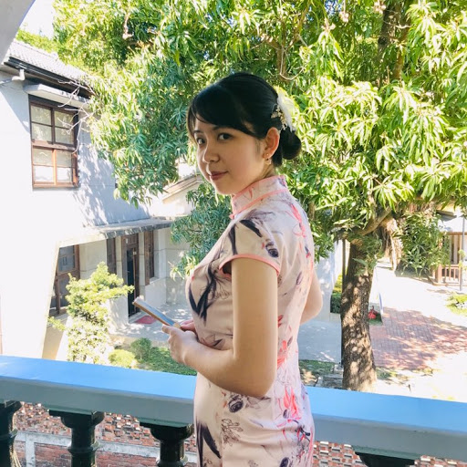 Katie Lin Photo 13