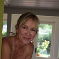 Jennifer Bates Photo 24