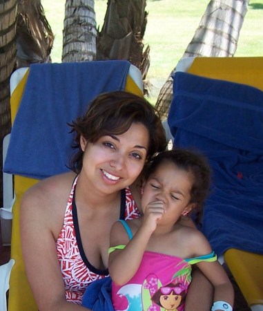 Monica Gonzalez Photo 54