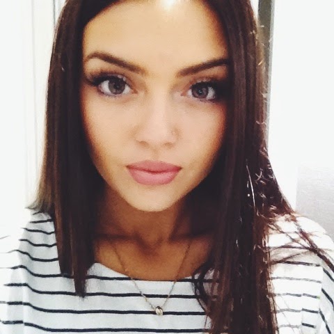 Claire Howell Photo 22