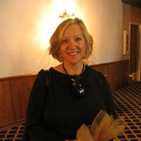 Paula George Photo 20
