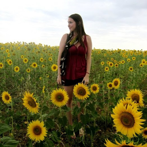 Laura Larkin Photo 16