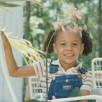 Julia Beatty Photo 14