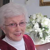 Julia Cox Photo 40