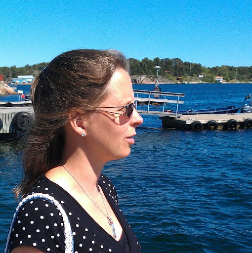 Jeanette Larsen Photo 17