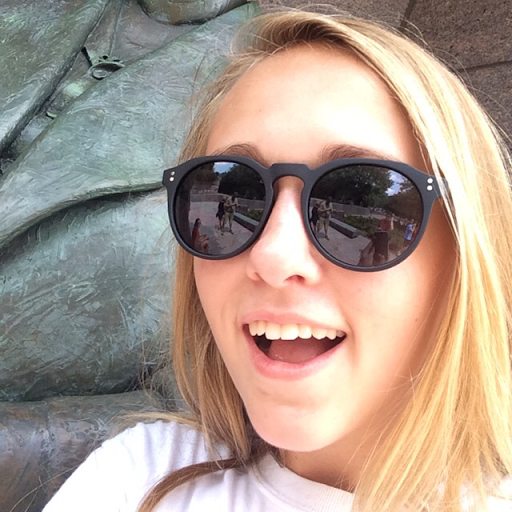 Julia Maxwell Photo 15