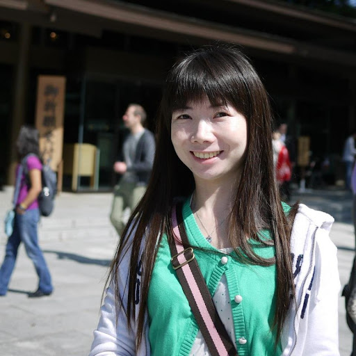 Julie Chang Photo 19